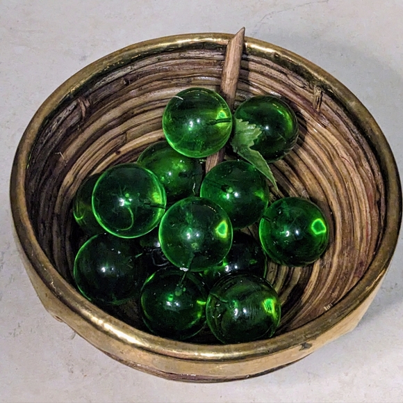 Rattan Brass 1960 MCM fruit decor bowl - Picture 4 of 4